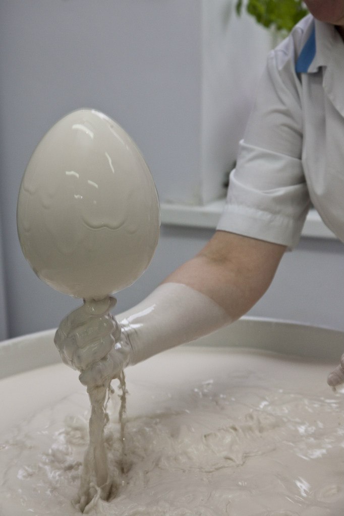 Hand glazing of porcelain items