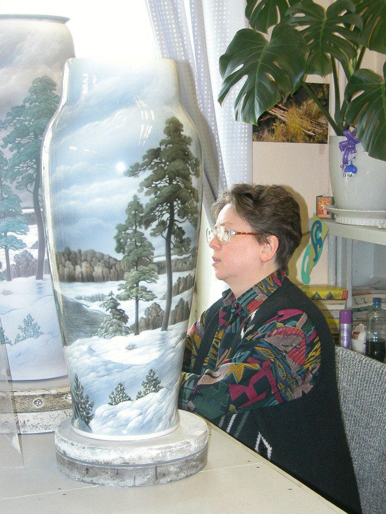 Underglaze painting of highly artistic items