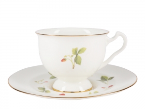 Lomonosov Bone China Tea Set Cup and Saucer Aisedora Wild Strawberry Lomonosov Bone China Tea Set Cup and Saucer Aisedora Wild Strawberry