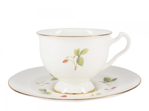 Lomonosov Bone China Tea Set Cup and Saucer Aisedora Wild Strawberry